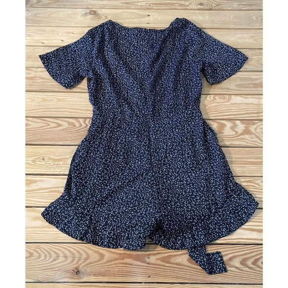 NWT L Love Patterned Ruffle Trim Romper Size Medium Women’s Black Tie Waist - Picture 2 of 9